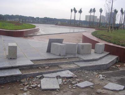 Công viên Hòa Bình làm xong chẳng bao lâu đã bị xuống cấp nghiêm trọng